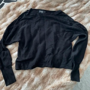 Svart tröja - Svart långärmad tröja från ONLY