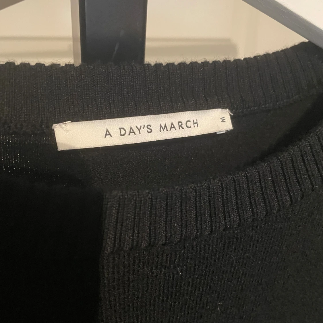 Svart stickad tröja från A Day's March - 1