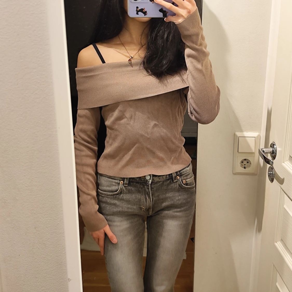 Beige/brun offshoulder topp från NA-KD