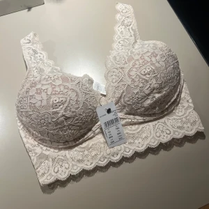 Intimissimi BH Asia 70C - Strl 70C, helt oanvänd, lapp kvar.