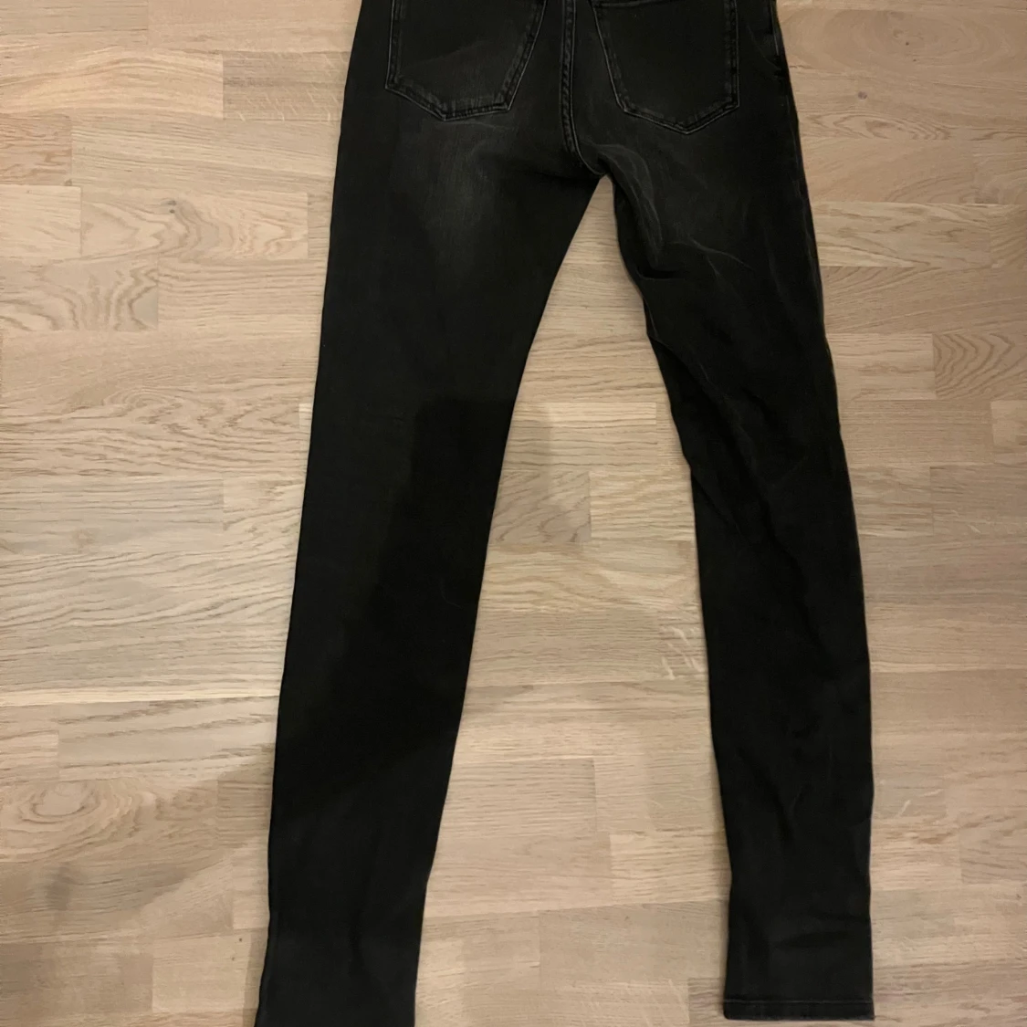 Whyred svarta skinny jeans 29/34 - 1