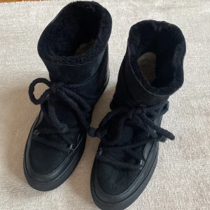 Inukii  - Säljer dessa super snygga skor från inukii i storlek 41. Skorna har blivit använda men intr mycket och har därför inga tecken på användning.köpta för 2799 kr 