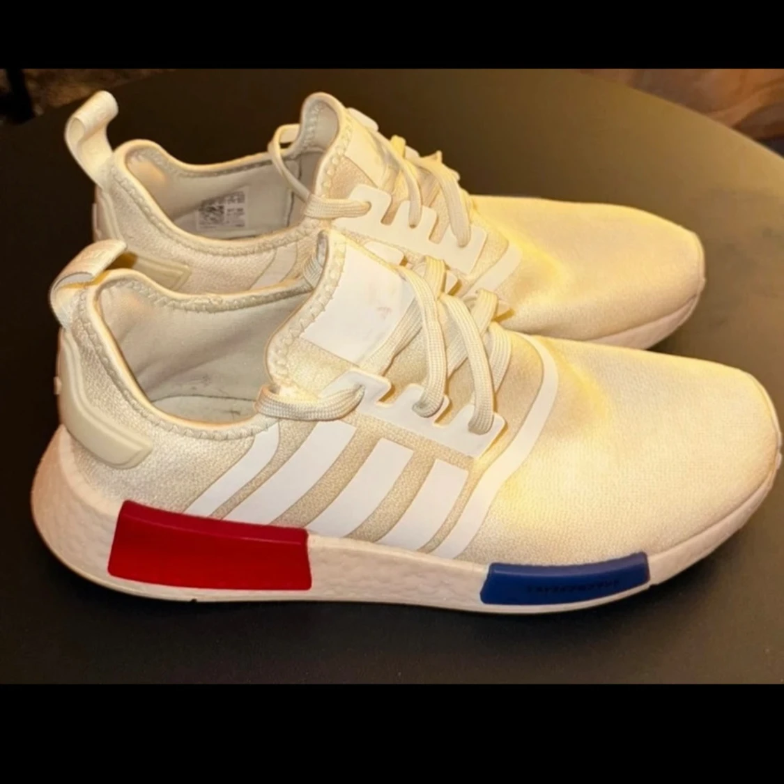 Adidas NMD vita sneakers med färggdetalj - 2