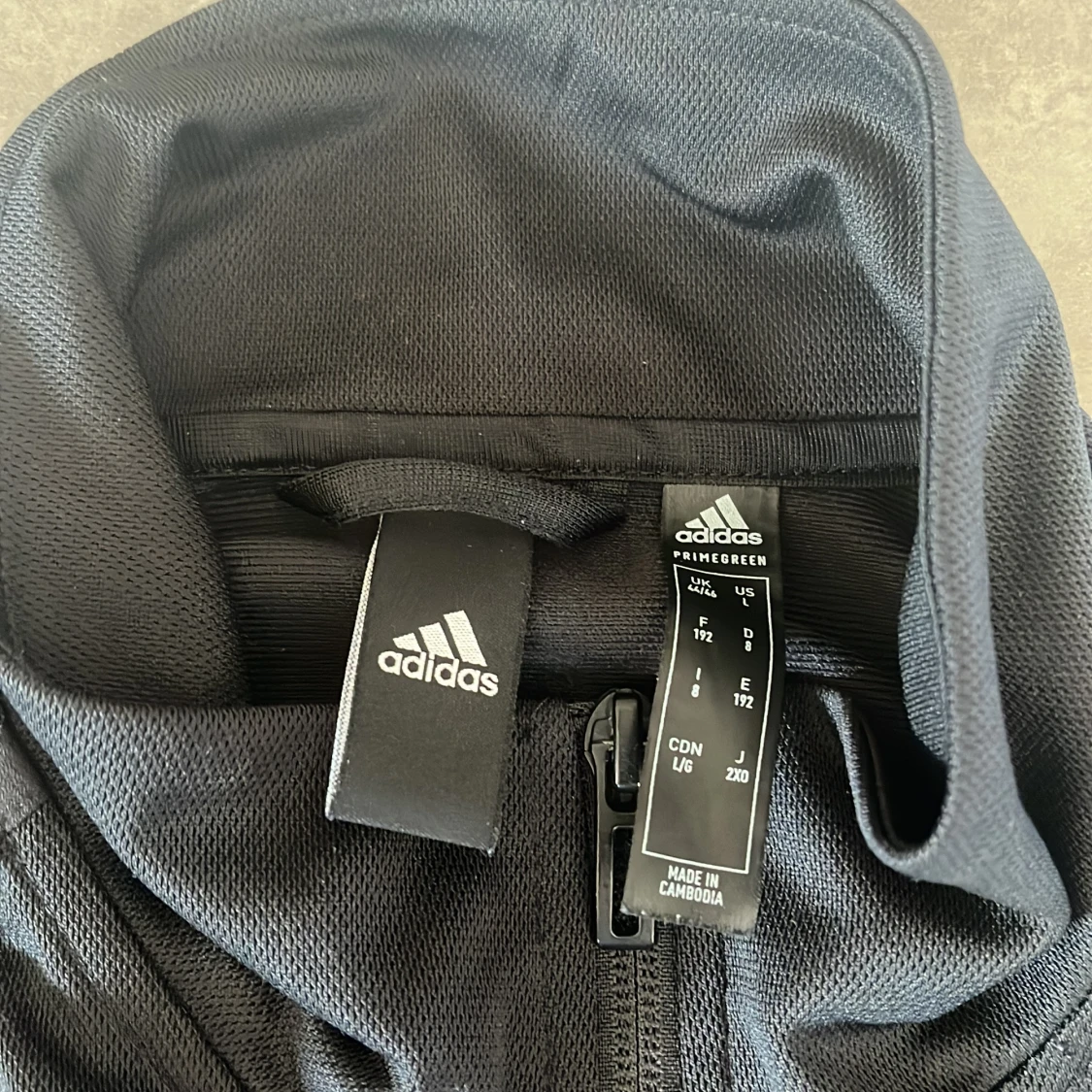 Svart Adidas vindjacka med dragkedja - 4