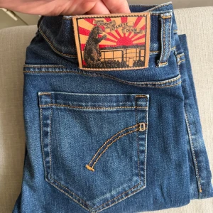 LIMITED EDITION Dondup Jeans - Hej, säljer nu ett par jeans som man aldrig sett förut. | Jeansen är helt omöjliga att få ta i och är tillverkade av det bästa japanska materialet. | Sjuk patch där bak och tvätten liknar nudies tvätt. | Storlek 31, skulle säga att de sitter som en 30-31. | Hör av er vid frågor!🌟