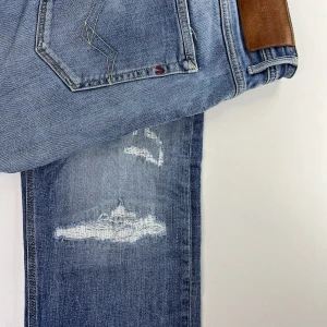 Replay Willbi Jeans  - Storlek 34/32. Skick 9/10. Pris: 799:-