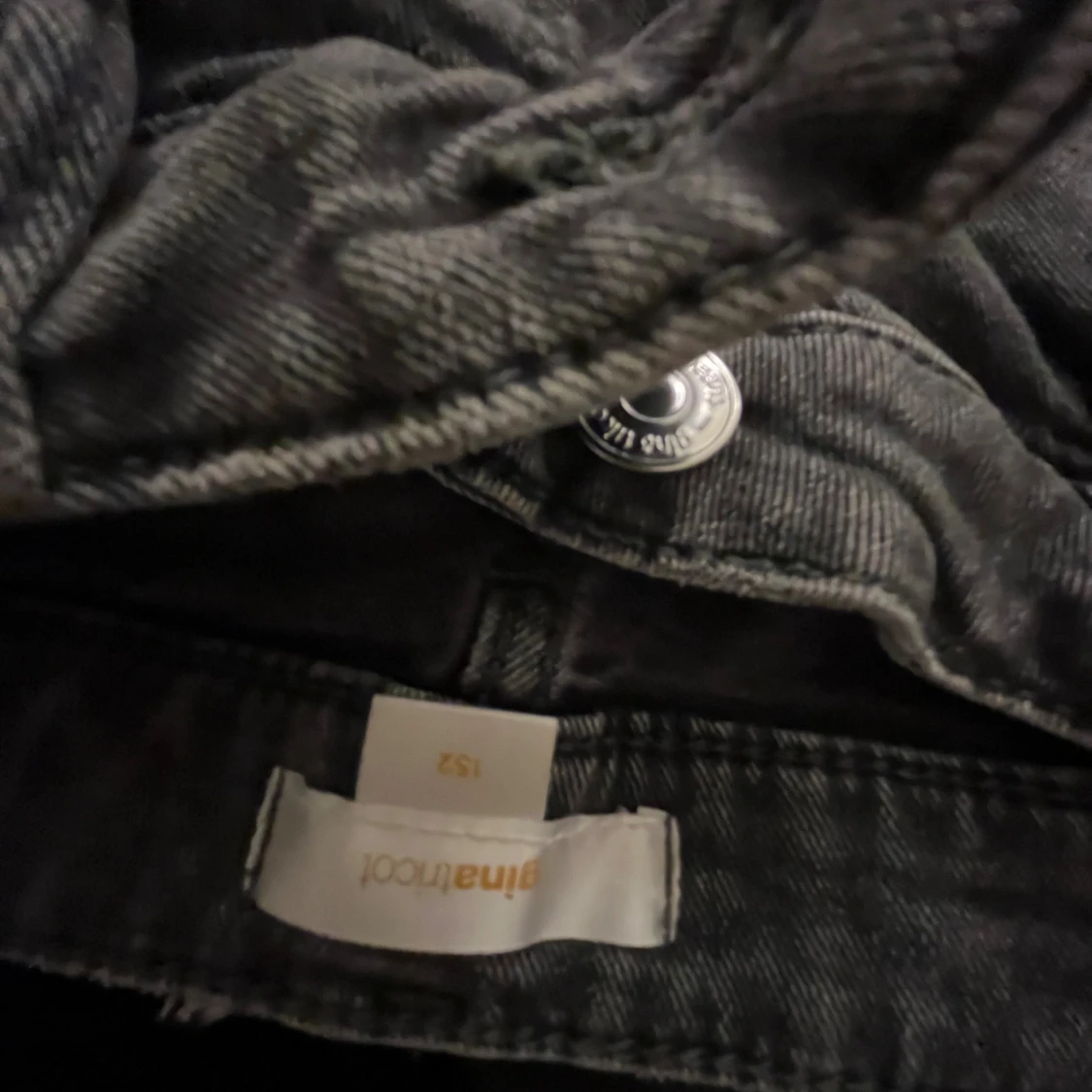 Grå  jeansbyxor från Gina Tricot - 1