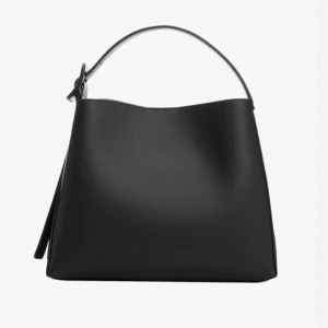 Väska mangoo  - Snygg svart väska använd fåtal gånger 