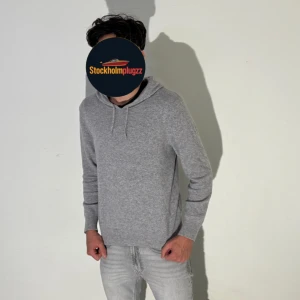 Grå kashmir hoodie från Sayless - Säljer en ny grå Kashmir hoodie från Sayless Kashmir! Använd ett fåtal gånger och är i perfekt skick✅ | priset är hugget i sten och diskuteras inte‼️ | fraktar inom 24h 💨