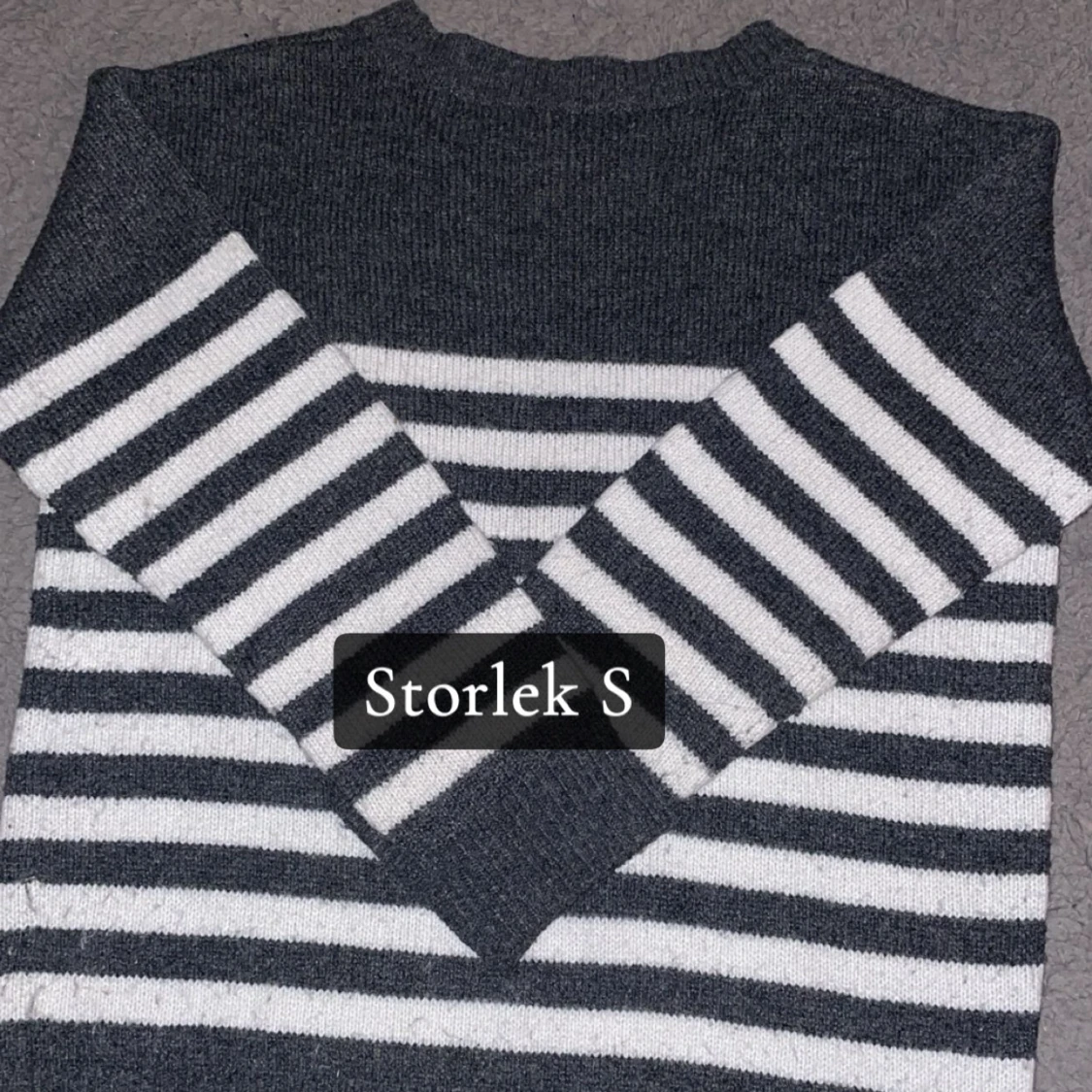 4 stickade tröjor  - 2