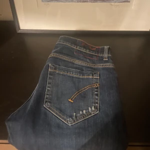 Dondup George - Hej säljer nu dessa tvär snygga jeans från dondup. Byxorna har modellen geroge och storlek 31. Vid minsta fundering är det bara att höra av sig/Max 