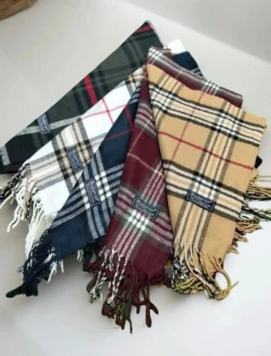  Burberry halsduk - Finns de intresse av att vi tar in burberry halsdukar till bra pris till vintern🤩✅ Skriv gärna vilka färger✅