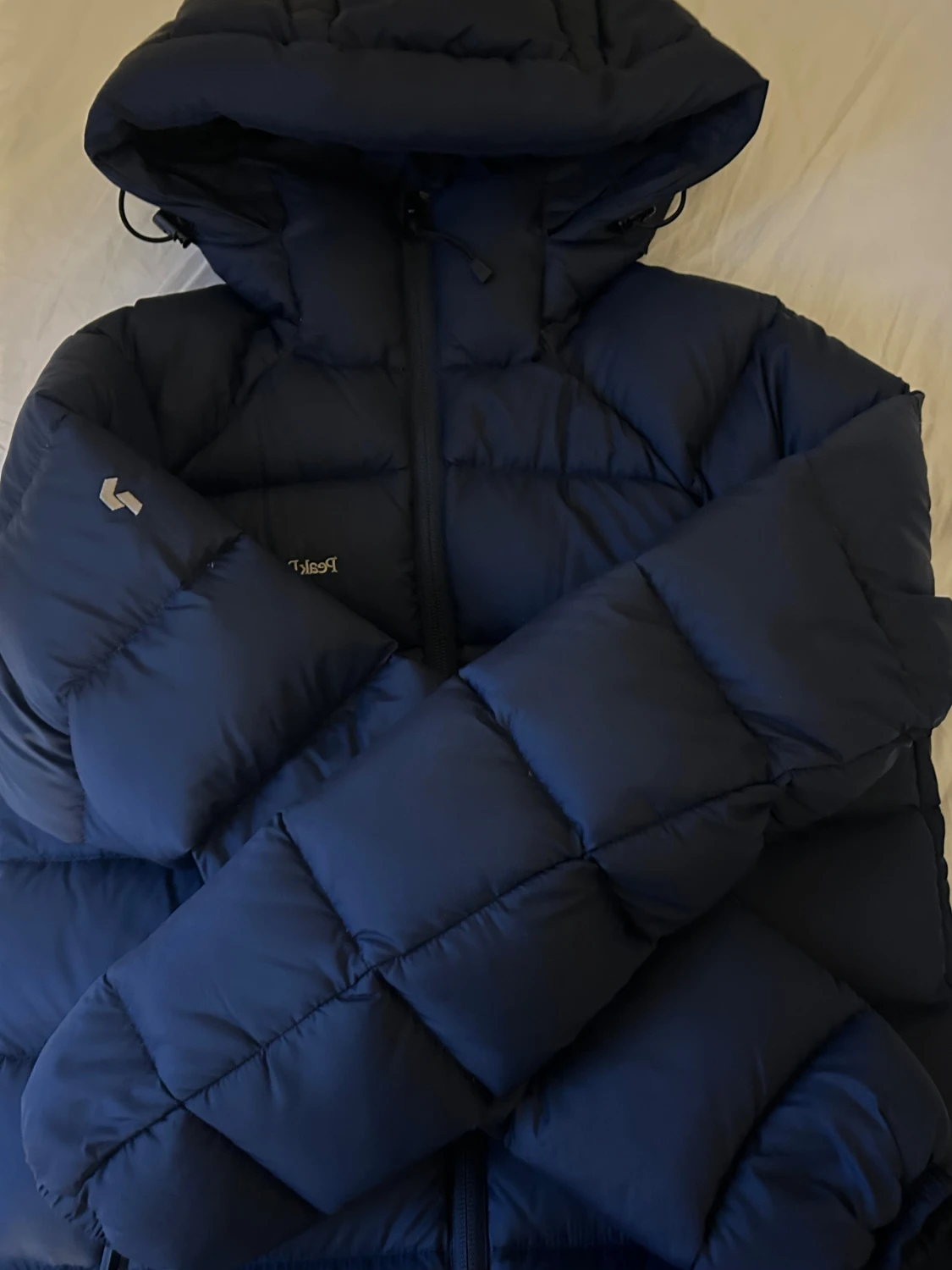 Mörkblå pufferjacka Peak Performance XS