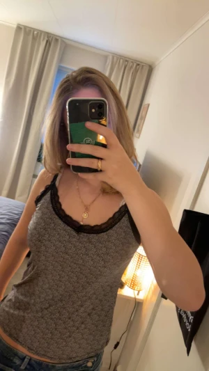 Snyggt linne - Säljer detta snygga linne! Kommer ej ihåg var den kommer ifrån