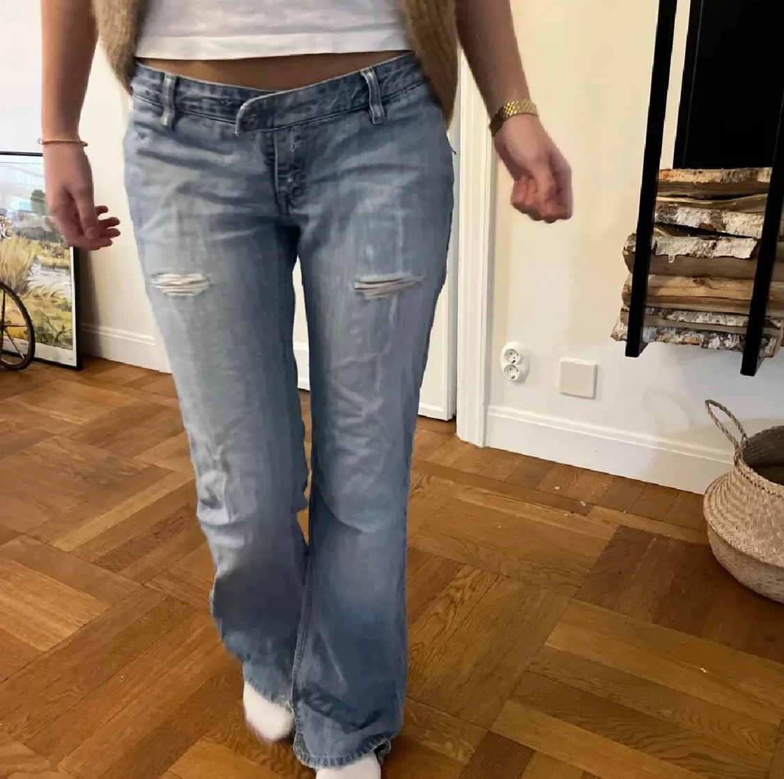 Ljusblå bootcut jeans med slitningar  - 1