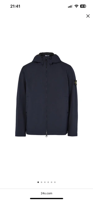 Stone Island vindjacka (vattentät) - Helt ny, enligt storlekslappen så är det storlek S men skulle säga att det rö M