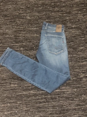 Replay Jeans  - Ett par schyssta oanvända Replay jeans Anbass w31. Nypris 1399kr.
