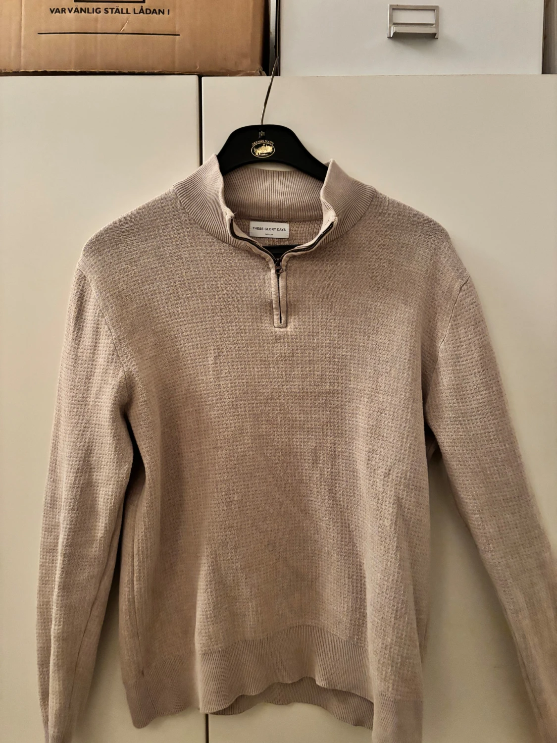 Beige stickad tröja med half zip