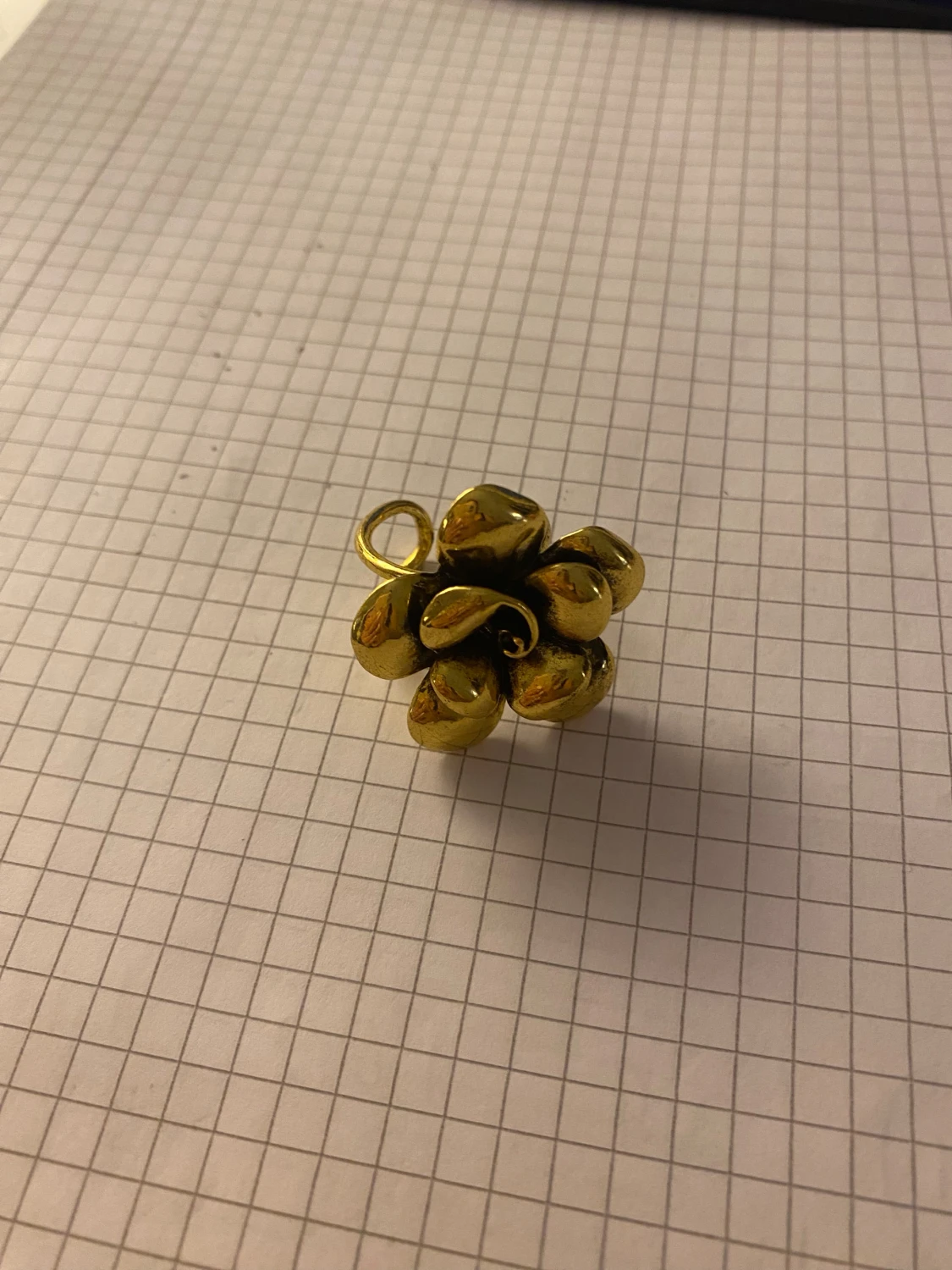 Guldig blomformad ring - 1