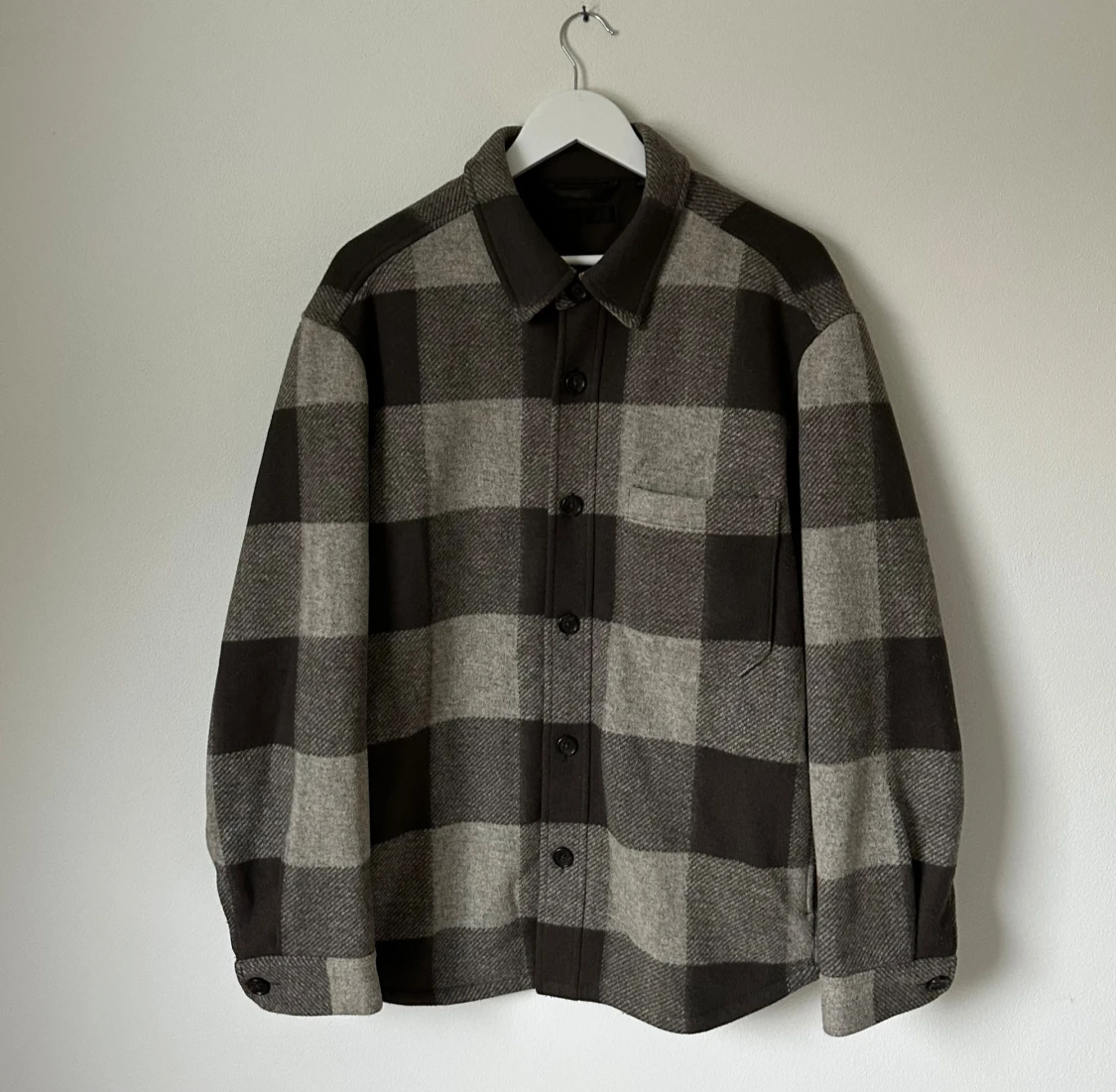 Rutig kort rock från Uniqlo, storlek L