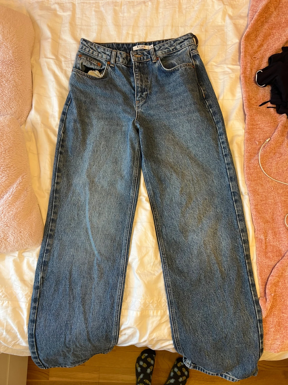 Blå raka jeans från NA-KD - 6