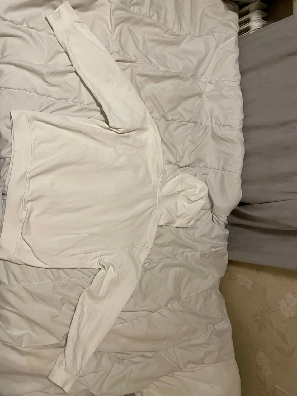 Vit hoodie med dragkedja och huva - 1