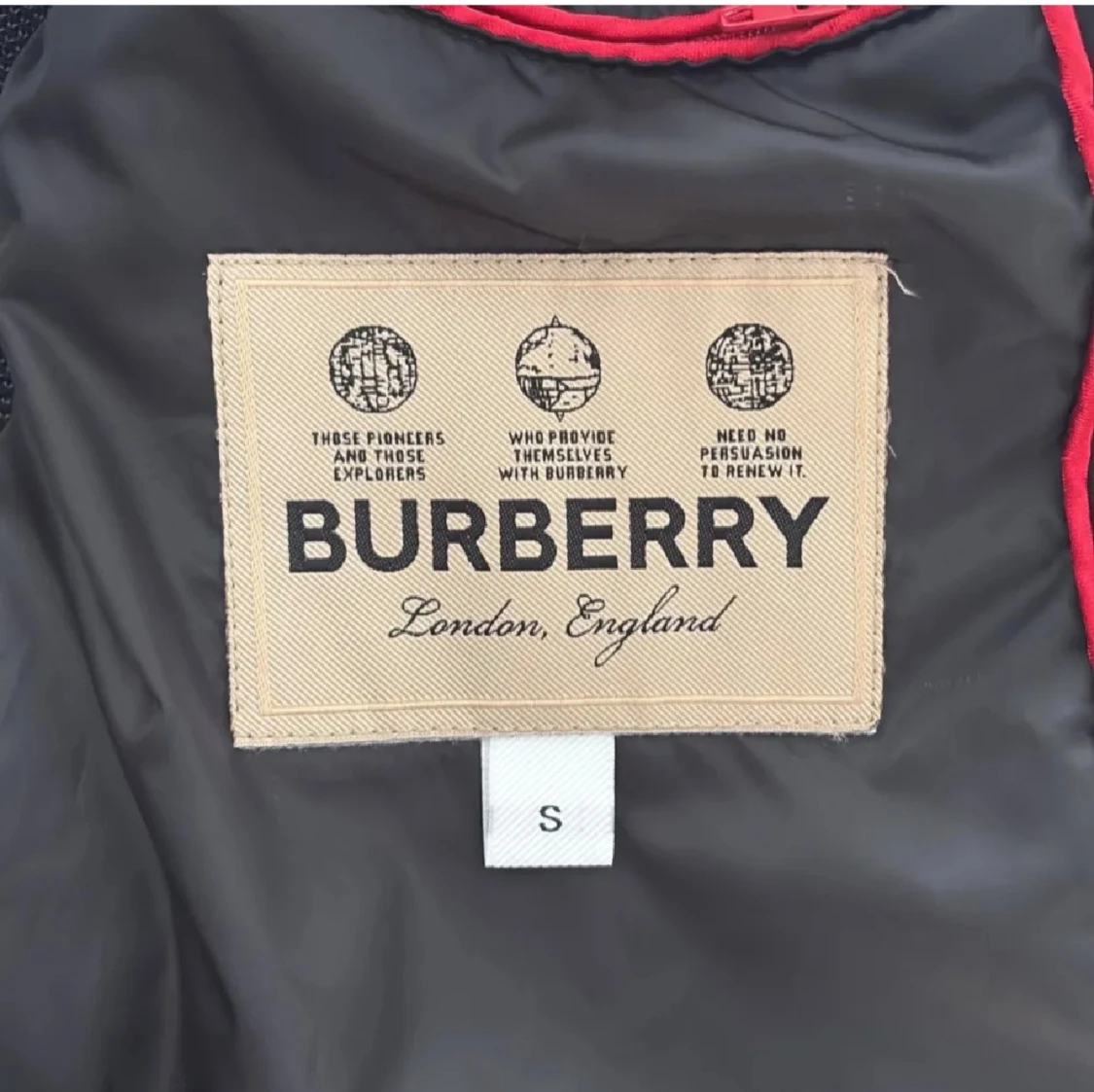 Svart pufferjacka från Burberry - 4