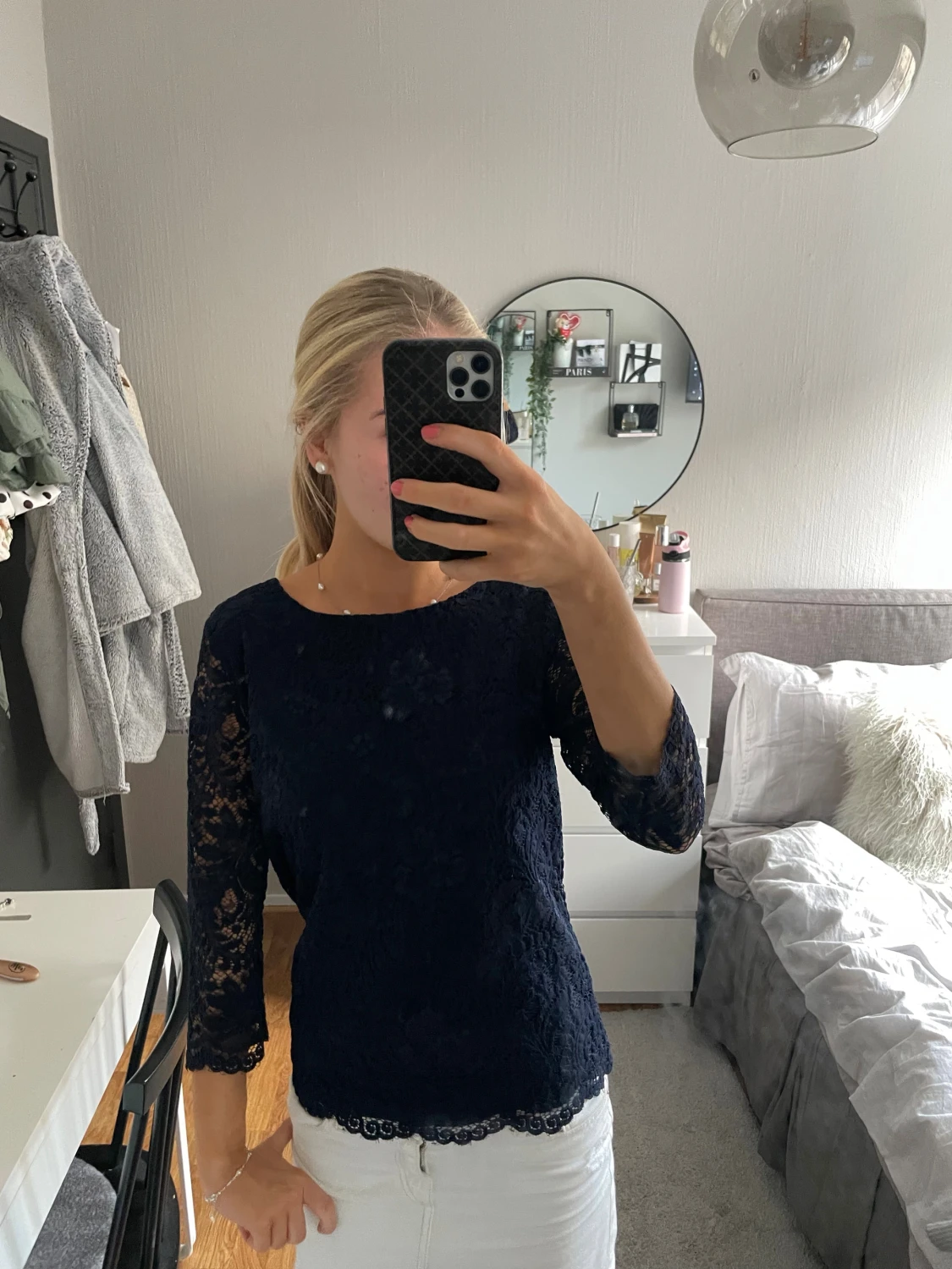 Mörkblå spetsblus med trekvartsärm - 1