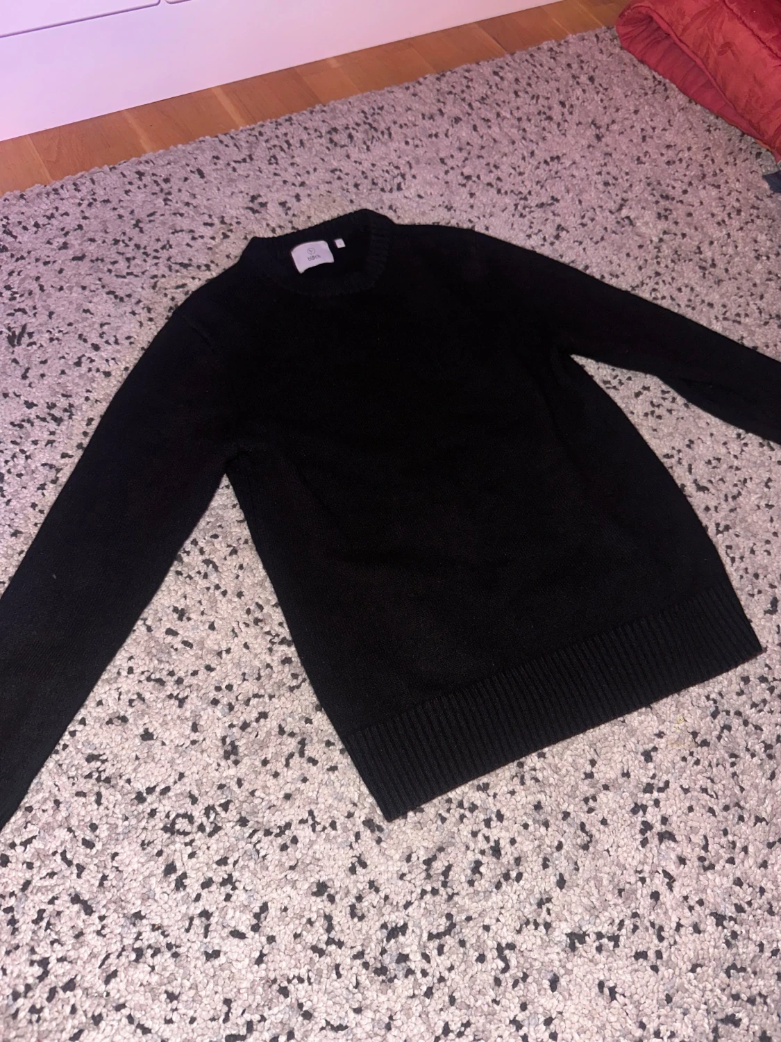 Svart stickad tröja från Bläck