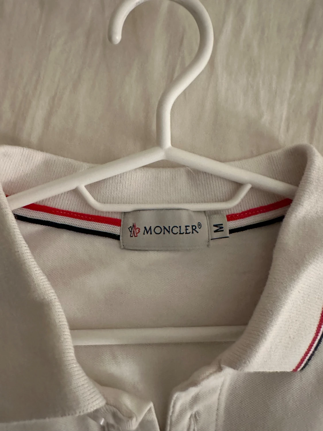 Vit Moncler pikétröja  - 2