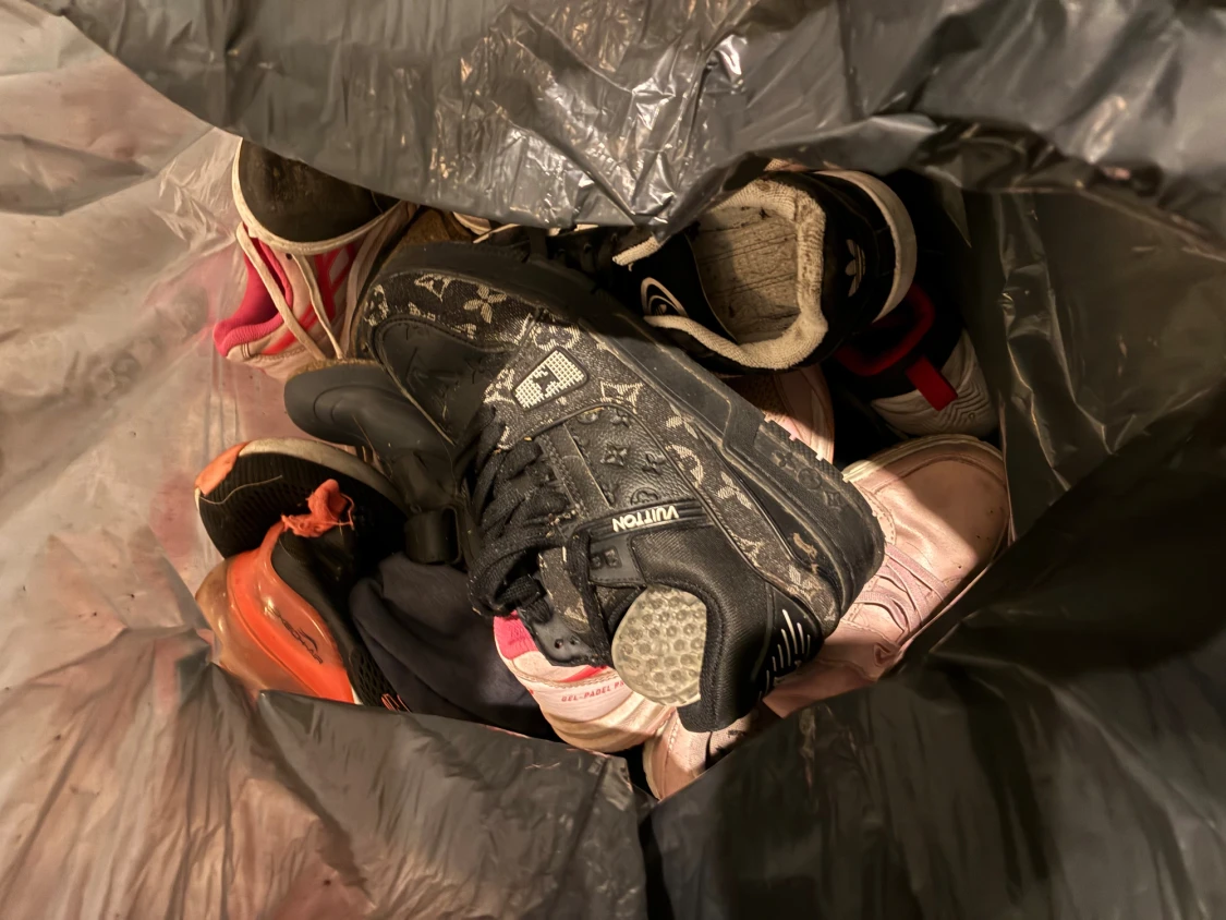 Mix av sneakers från olika märken 