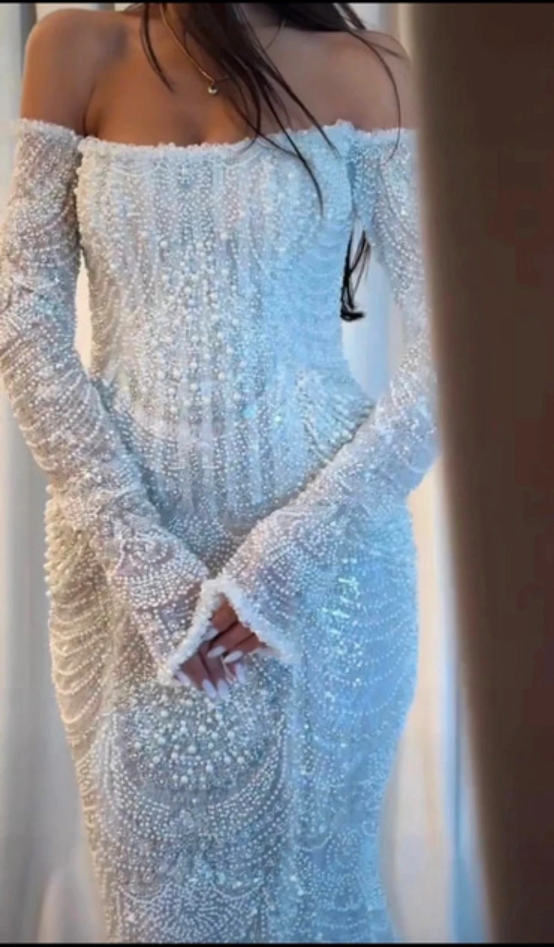 Vit pärlbroderad lång bröllopsklänning - 1