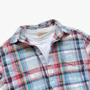 *Unik* Rutig Skjorta - Säljer nu denna skjortan i en sällsynt design!🌥️❄️| Färgen är ljusare än den framstår i modellbilderna! | Märket är ”East West” som ofta kan ha kläder med riktigt feta looks!👌🏻| Hör gärna av dig!✌🏻👑