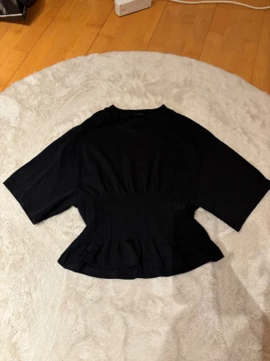 Korsett tshirt - Svart kortärmad tröja från Gina Tricot i storlek S💕 korsett t-shirt