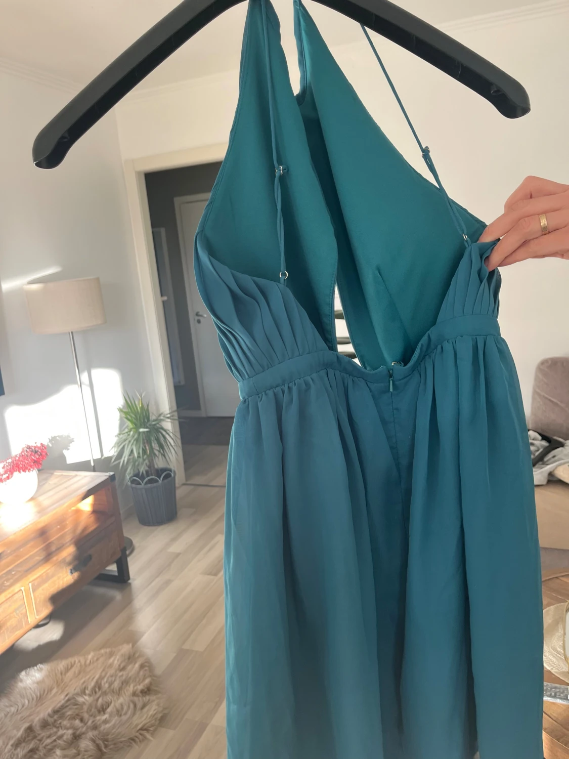 Turkos halterneckklänning från Stars