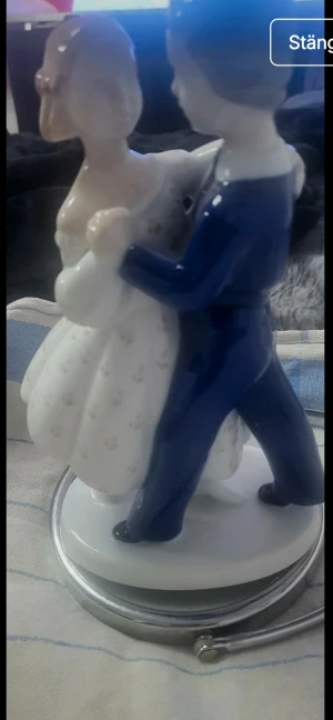 Wienervals pige og dreng der danser - Wienervals pige og dreng der danser Bing og grøndahl figur nummer 2385 1 sorting 21 cm høj Fejler inte