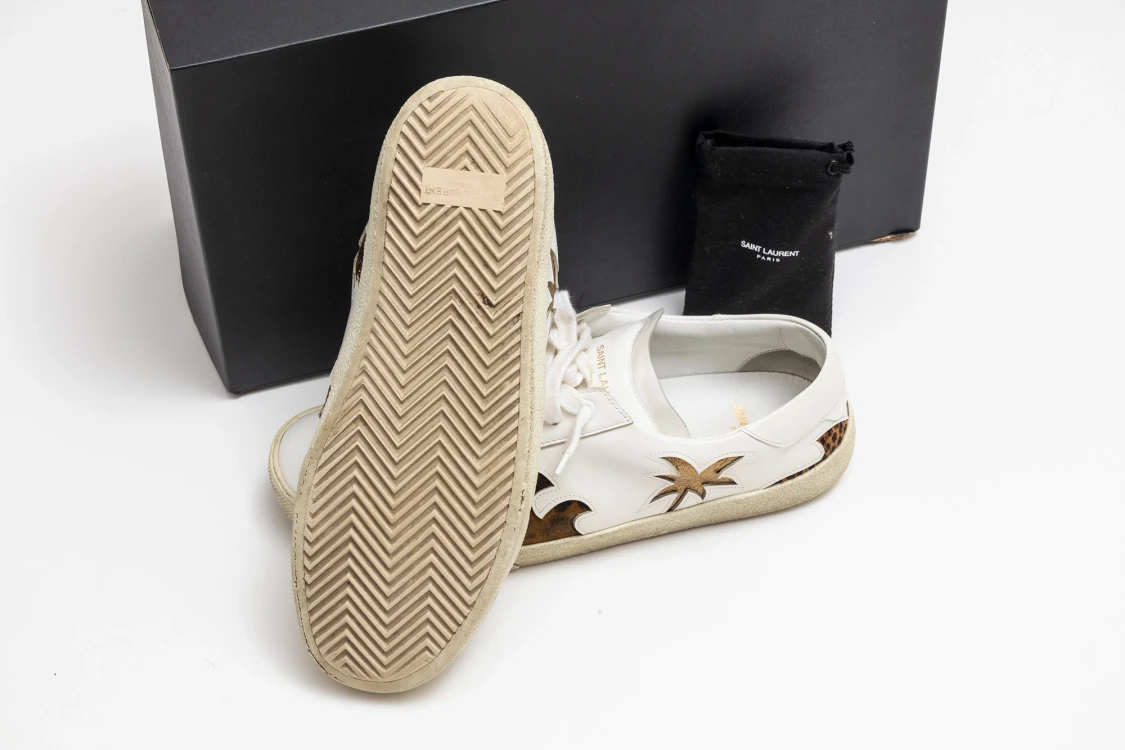 Saint Laurent vita sneakers med leoparddetalj - 1