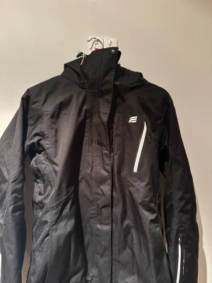 Svart skidjacka  - Svart skidjacka från Everest