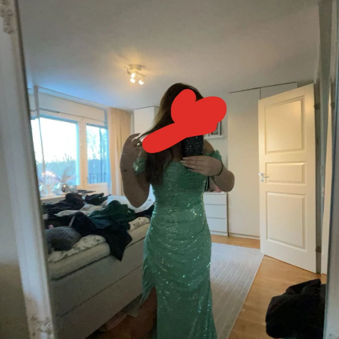 Mintgrön glittrig långklänning - 1