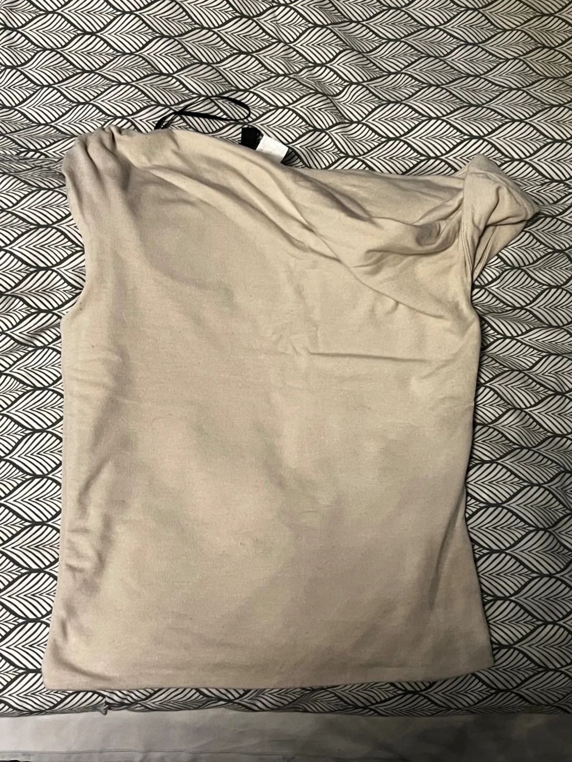 Beige ärmlös topp från DIVIDED
