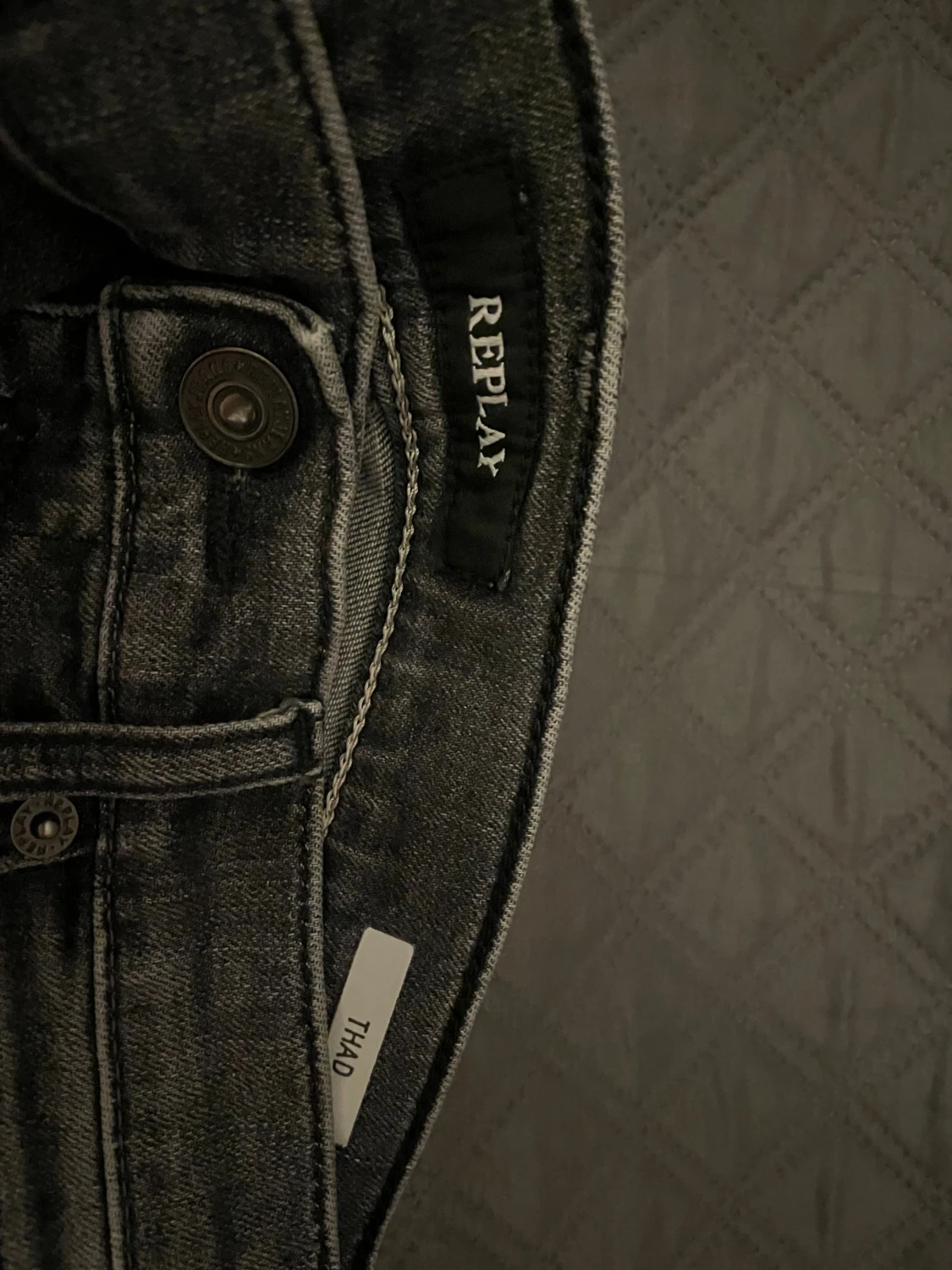 Svarta Replay jeans  - 4