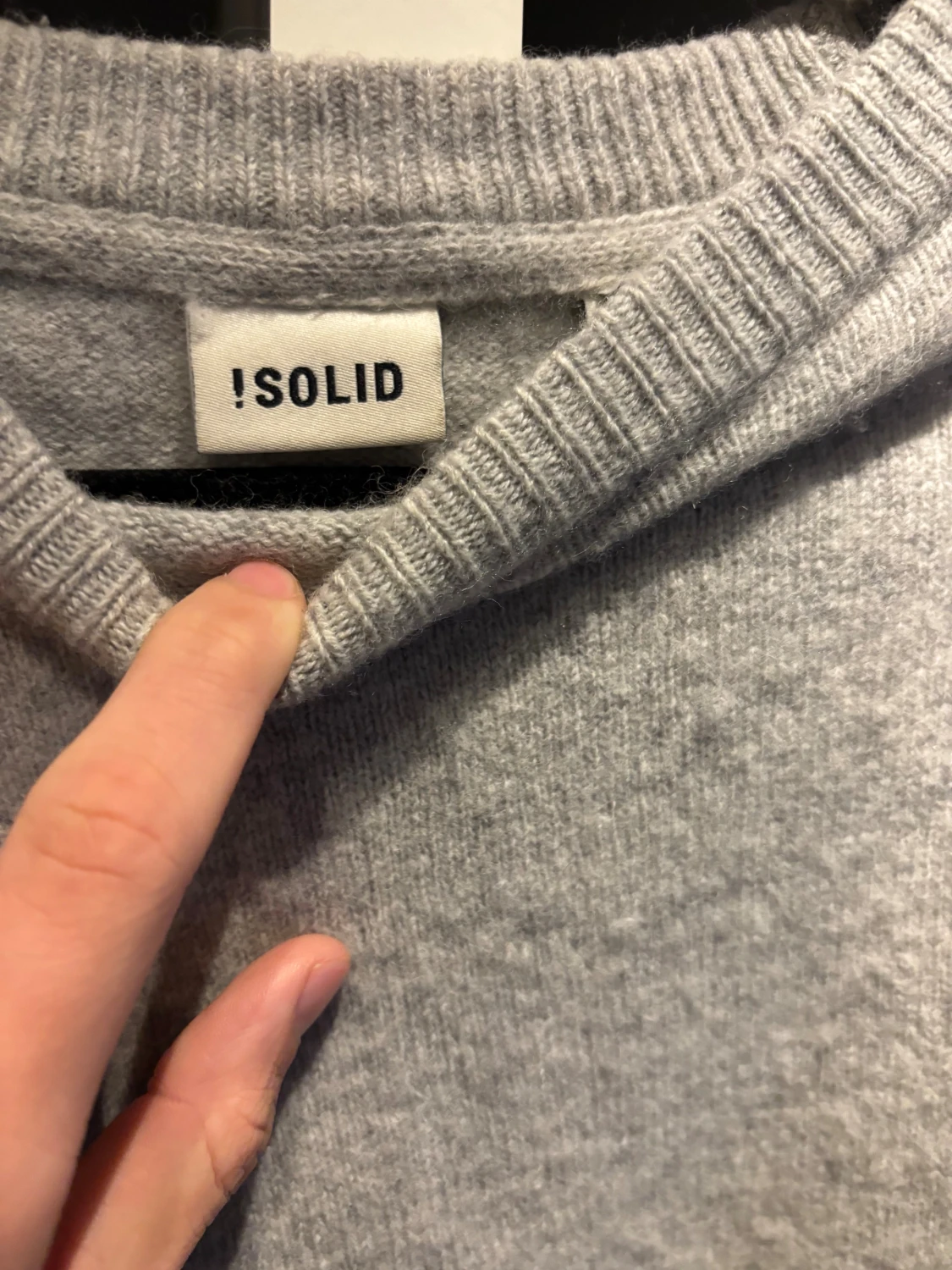 Ljusgrå stickad tröja från !Solid - 3