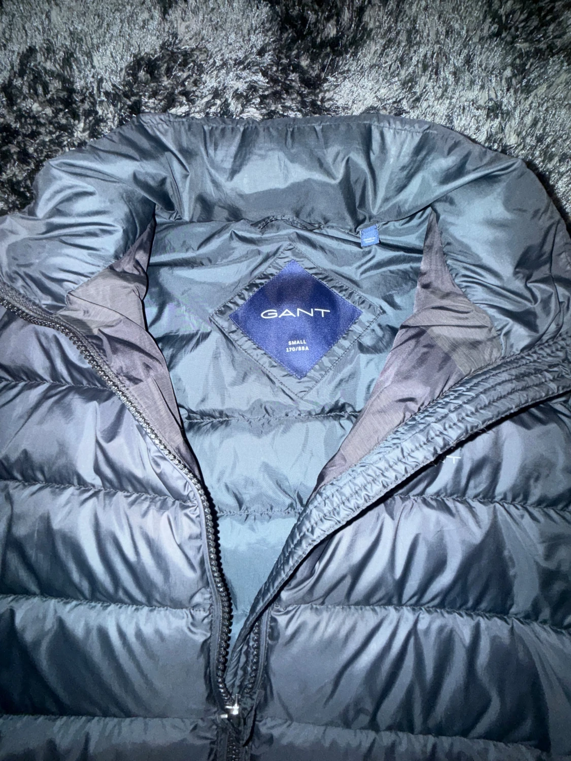 Svart dunväst från GANT, storlek S - 2