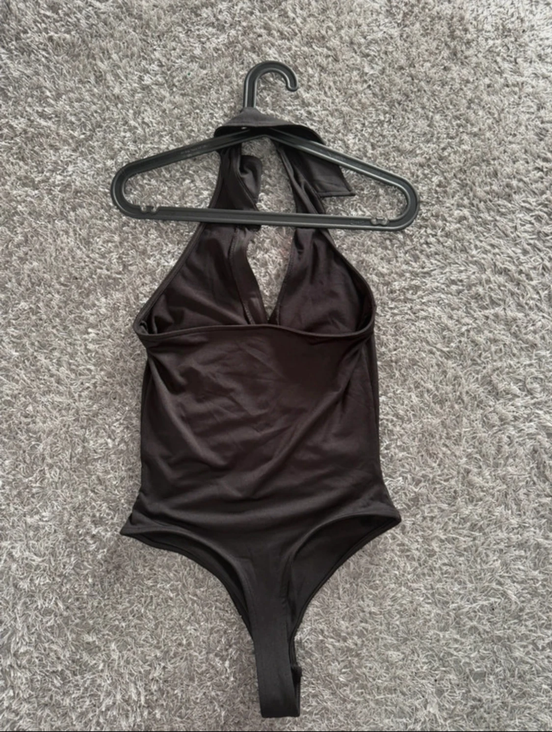 Svart omlott bodysuit med knappar - 1