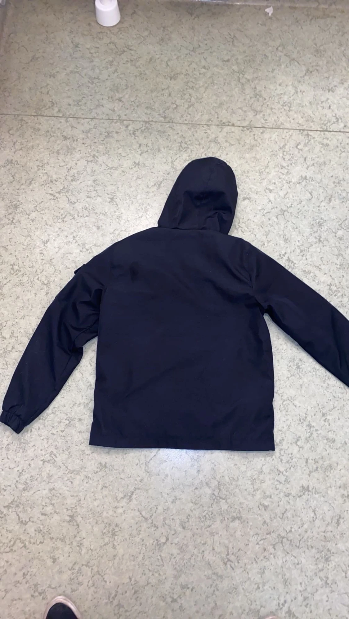 Mörk blå vinterjacka från Moncler med huva  - 2