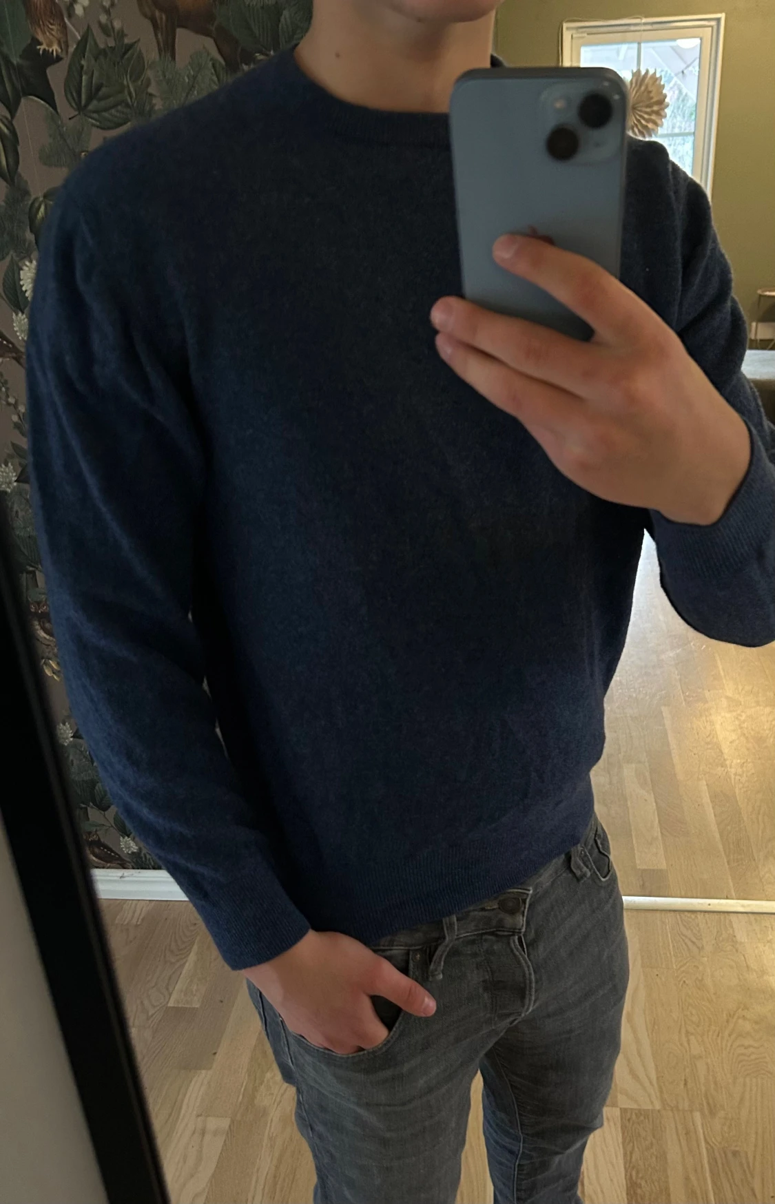 Mörkblå stickad tröja Alan Paine