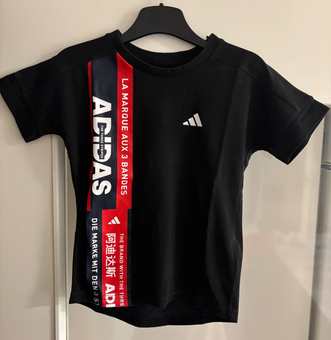 Svart Adidas t-shirt med tryck