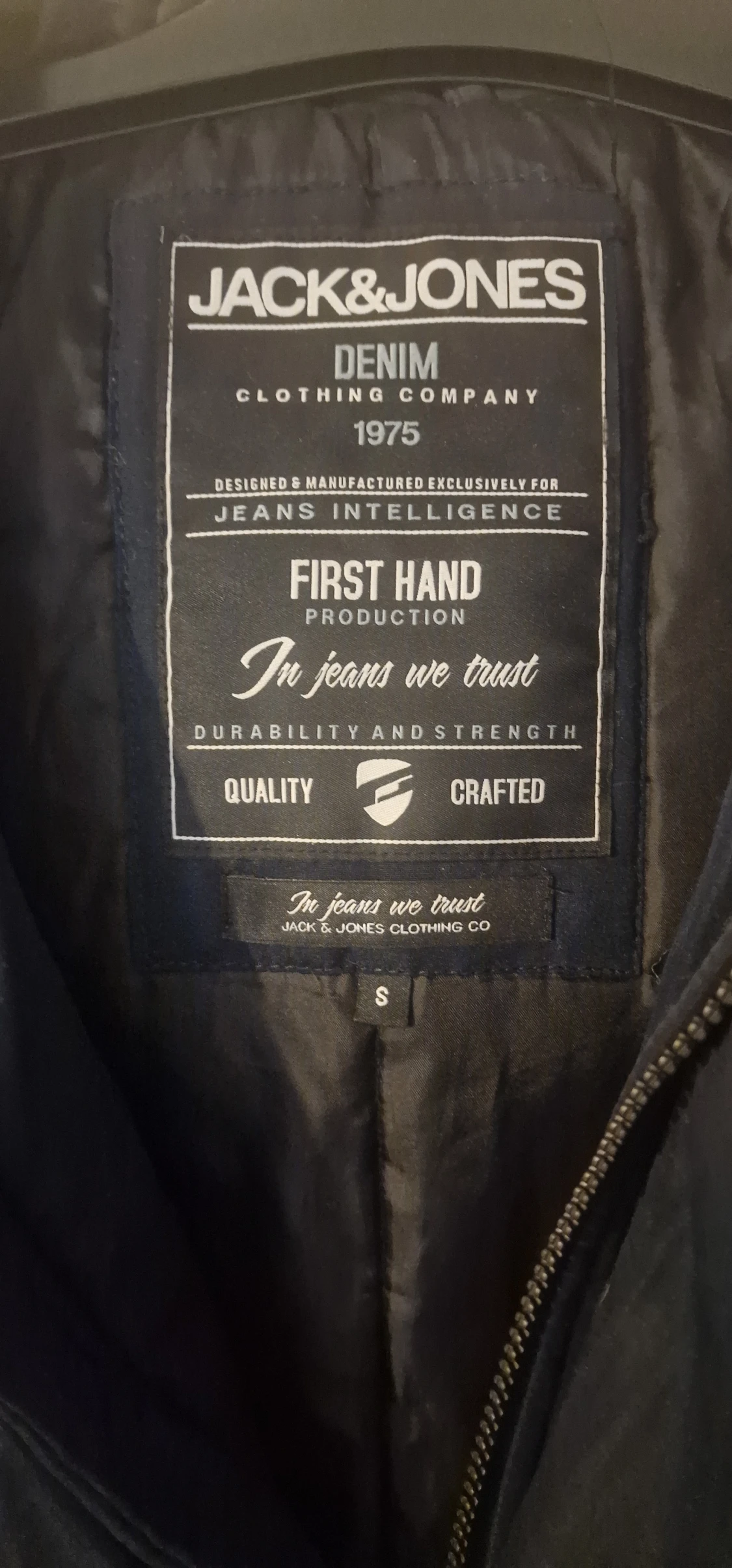 Marinblå jacka från Jack & Jones - 2