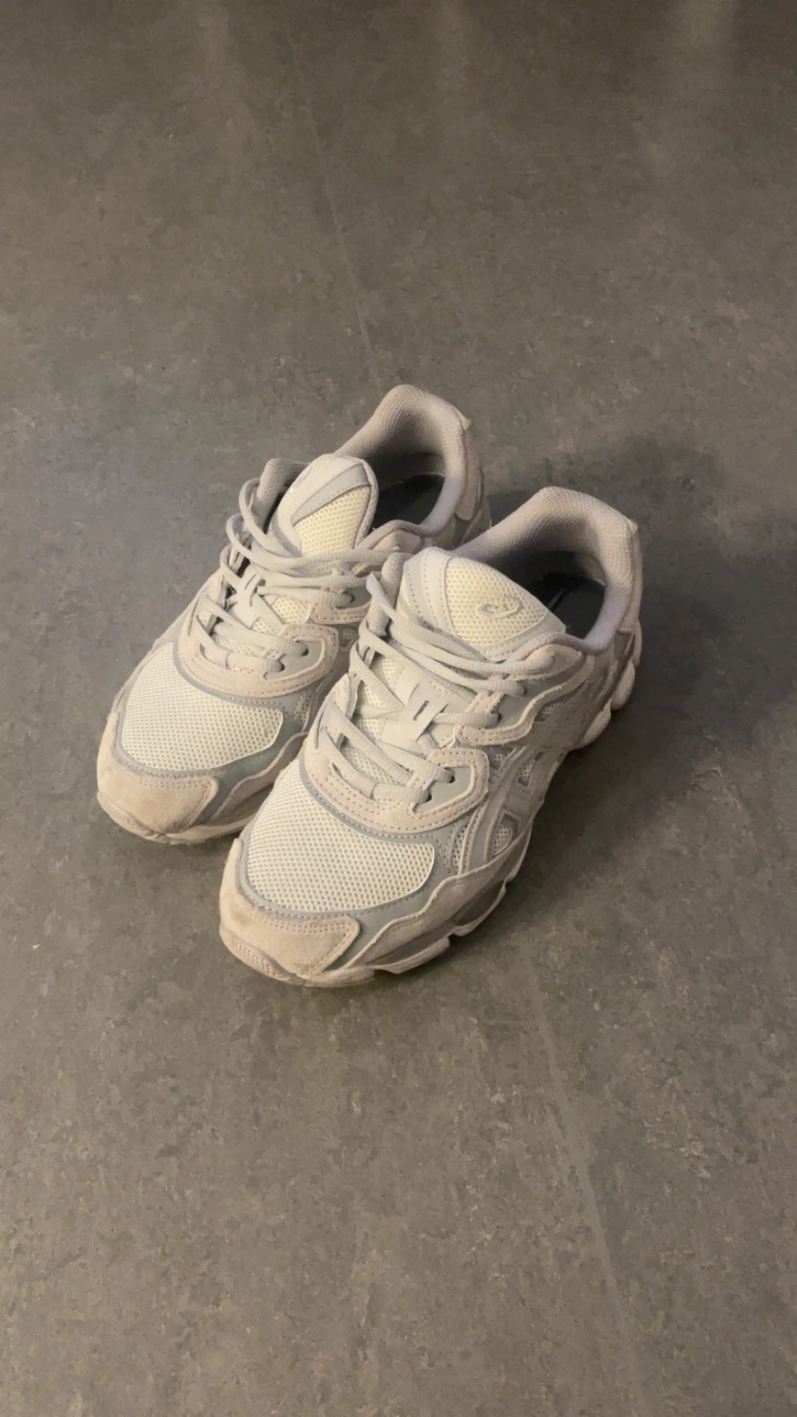 Vita ASICS GEL sneakers med mesh - 2