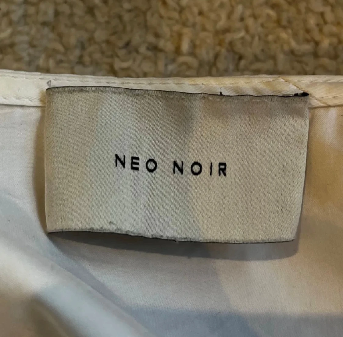 Vit omlottblus med trekvartsärm - 3